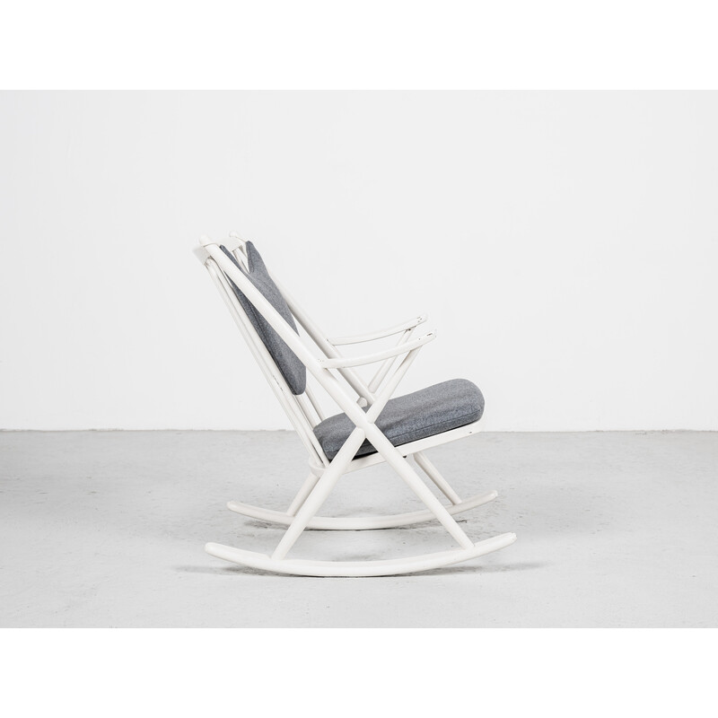 Cadeira de balanço Vintage em madeira lacada branca por Frank Reenskaug para Bramin, Dinamarca nos anos 60