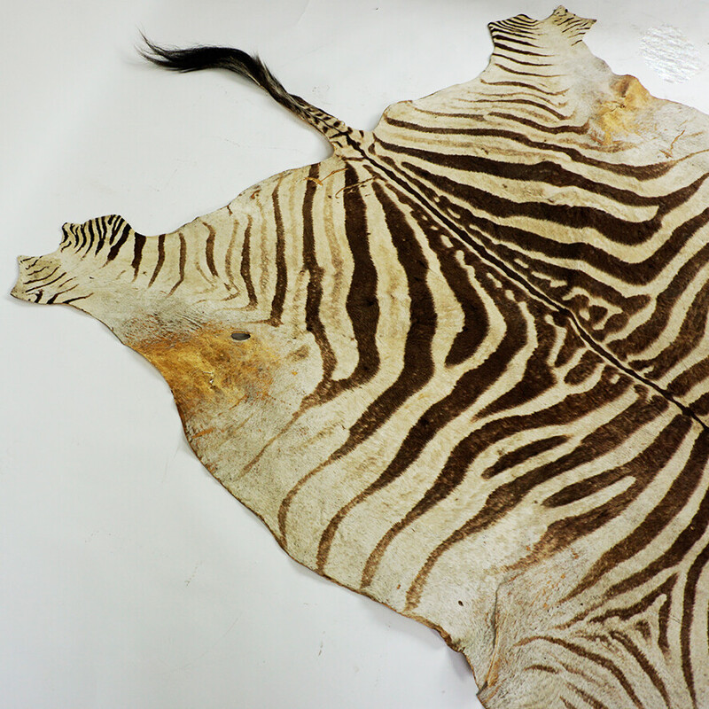 Tappeto vintage in pelle di zebra