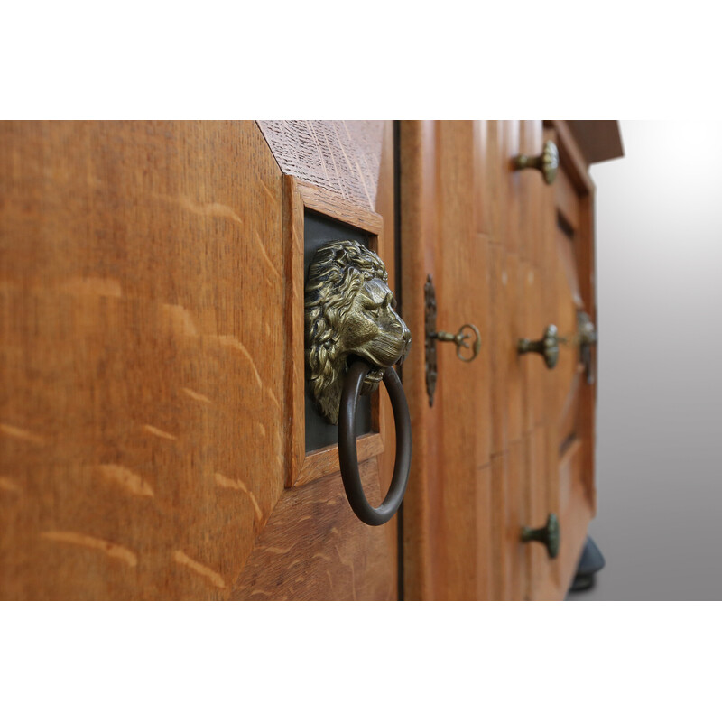 Credenza vintage belga Art Déco in legno massiccio di quercia e dettagli in ottone