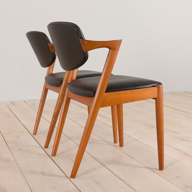 Paar vintage stoelen model 42 in teak en zwart leer van Kai Kristiansen voor Schou Andersen, jaren 1960