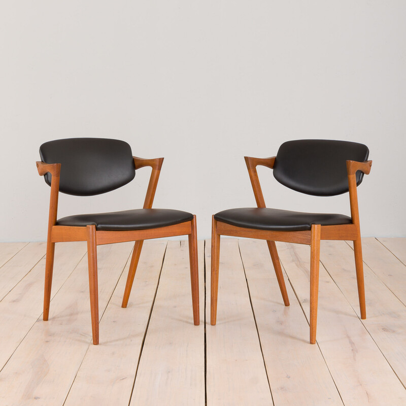 Paar Vintage-Stühle Modell 42 aus Teakholz und schwarzem Leder von Kai Kristiansen für Schou Andersen, 1960er Jahre