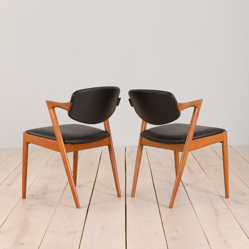 Paar vintage stoelen model 42 in teak en zwart leer van Kai Kristiansen voor Schou Andersen, jaren 1960