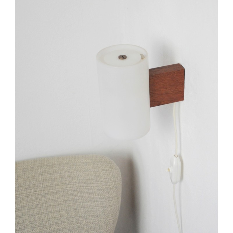 Lampada da parete minimalista vintage di Uno e Östen Kristiansson per Luxus, Svezia 1960