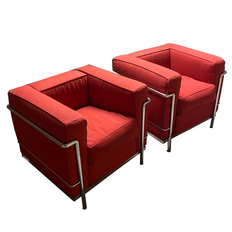 Par de poltronas Lc2 vintage em metal e tecido vermelho por Le Corbusier para Cassina