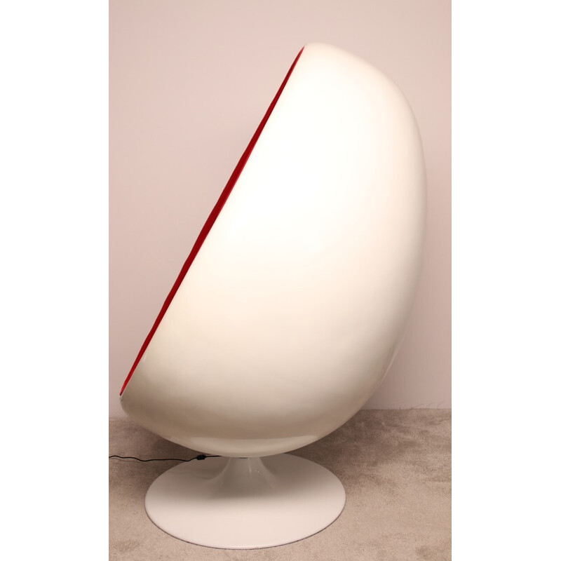 Vintage rotating egg armchair with music functions