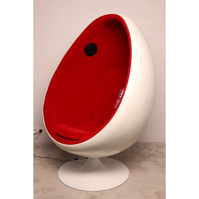 Vintage rotating egg armchair with music functions
