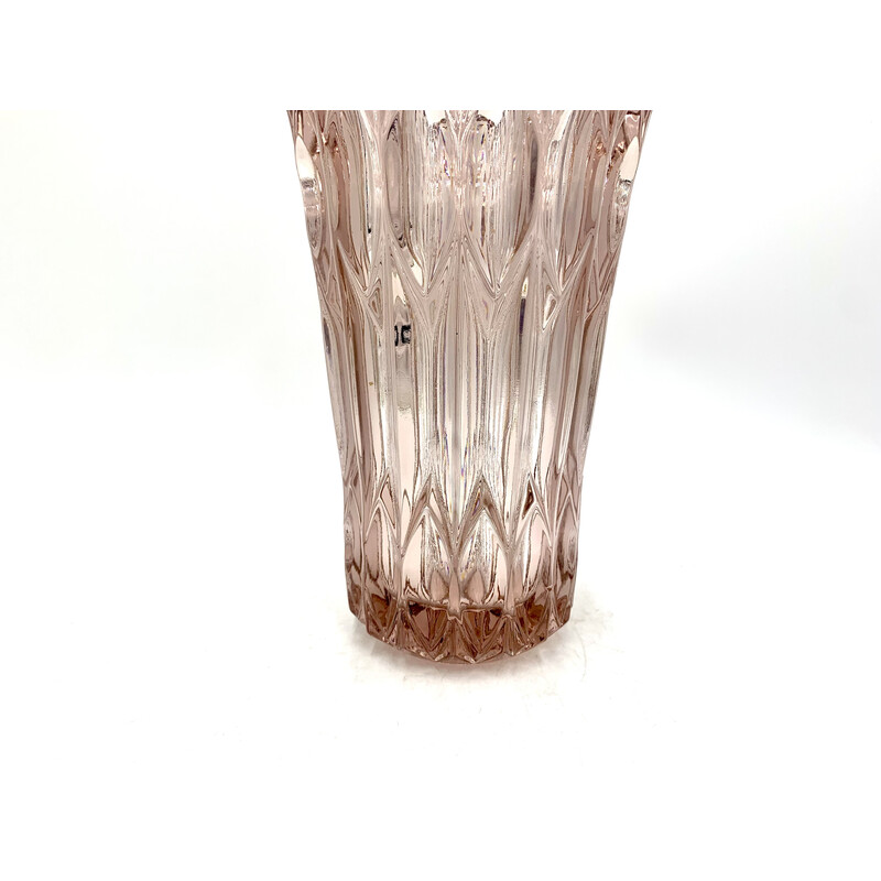 Vase vintage en cristal rose, République tchèque 1960