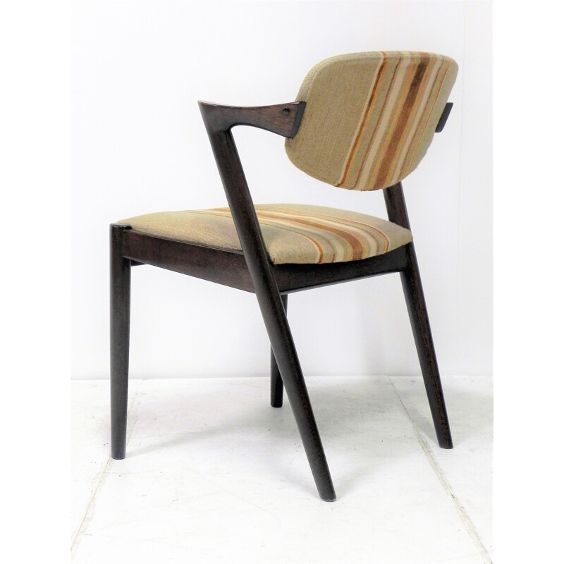 Lot de 4 chaises en chêne foncé et tissu modèle 42 par Kai Kristiansen pour Schou Andersen - 1950