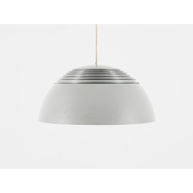 Lampada a sospensione vintage Aj Royal in grigio chiaro di Arne Jacobsen per Louis Poulsen