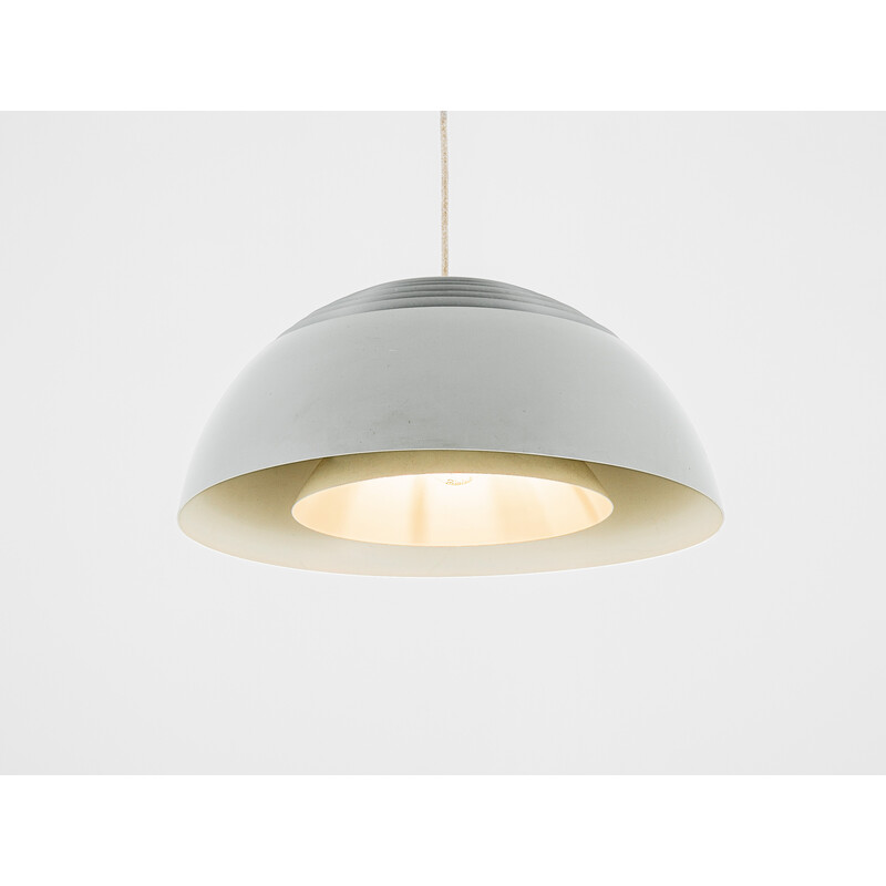 Suspension vintage Aj Royal en gris clair par Arne Jacobsen pour Louis Poulsen