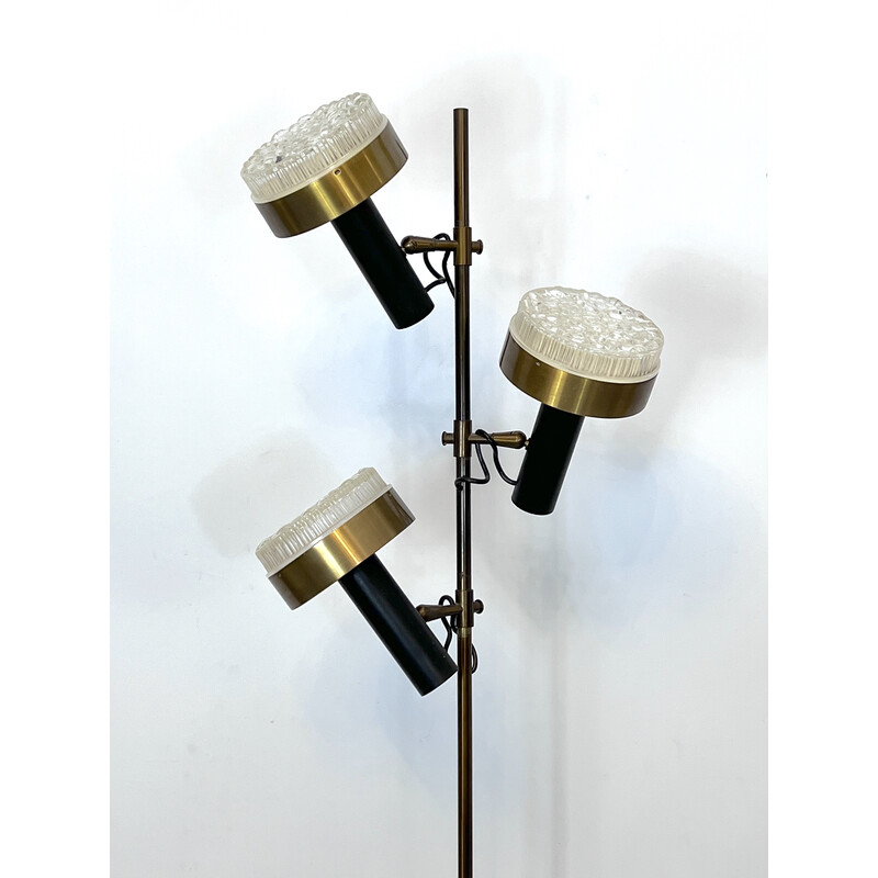 Lámpara de pie vintage de latón y cristal de tres brazos de Stilux, Italia años 60