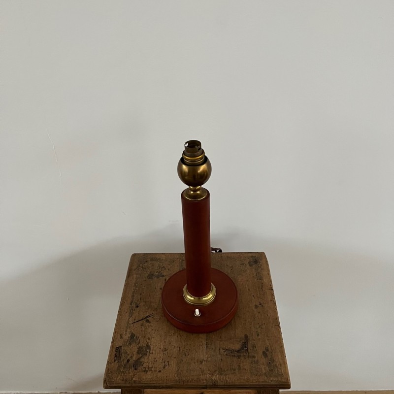 Lámpara de mesa vintage de cuero y latón, Francia años 60