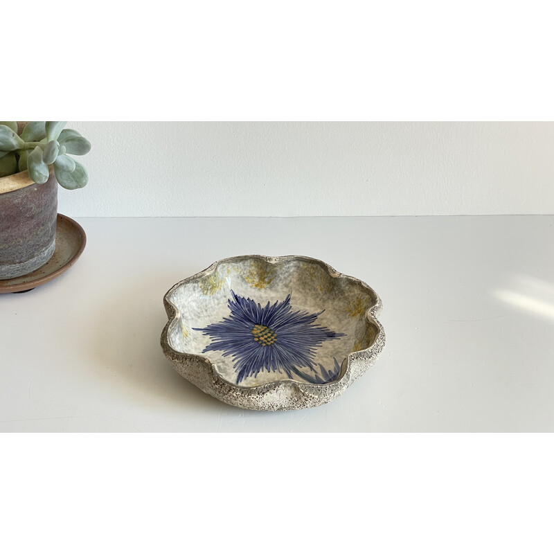 Vintage empty pocket in cornflower ceramic