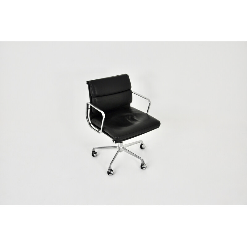 Fauteuil vintage en cuir et aluminium par Charles et Ray Eames pour Icf, 1970