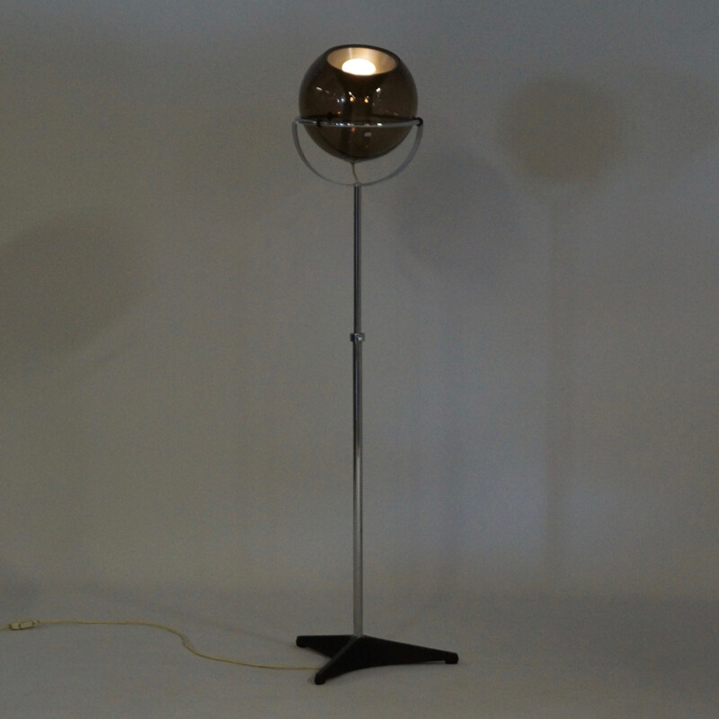Lampadaire "globe" en verre fumé par Frank Ligtelijn pour RAAK - 1960