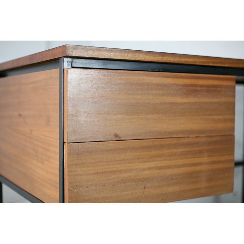 Vintage bureau in zwart gelakt staal en hout van Pierre Guariche, Frankrijk 1955