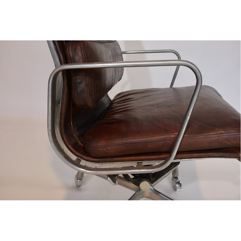 Vintage Softpad Ea 219 desk chair in brown leather and brushed aluminum by Ray & Charles Eames, 1976