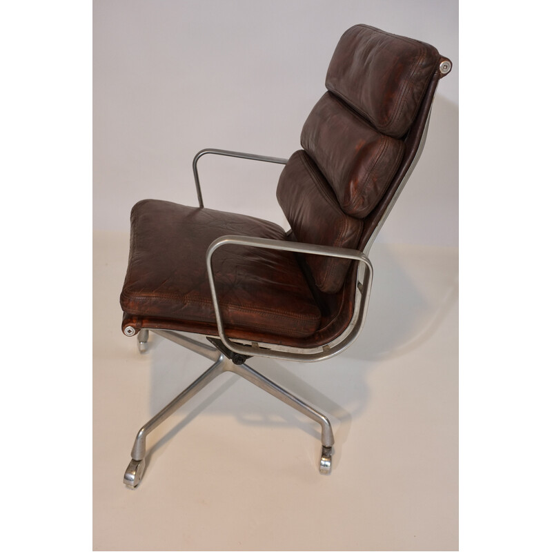 Vintage Softpad Ea 219 desk chair in brown leather and brushed aluminum by Ray & Charles Eames, 1976
