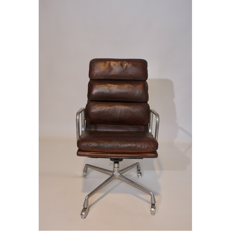 Vintage Softpad Ea 219 desk chair in brown leather and brushed aluminum by Ray & Charles Eames, 1976