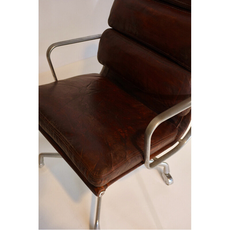 Vintage Softpad Ea 219 desk chair in brown leather and brushed aluminum by Ray & Charles Eames, 1976