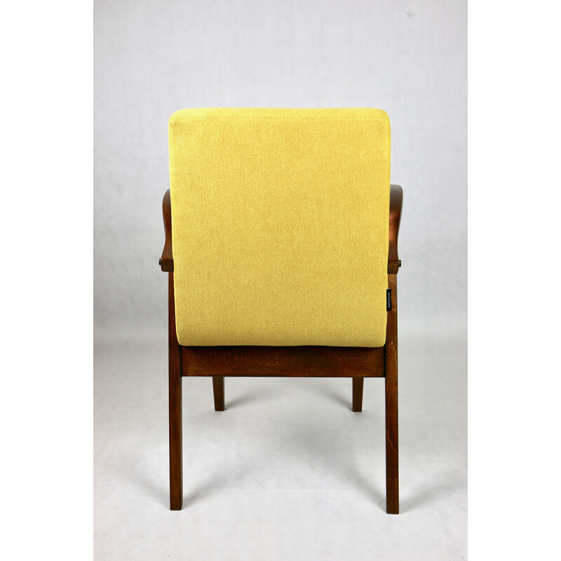 Vintage fauteuil in gele stof en gelakt hout van Mieczyslaw Puchala, 1970