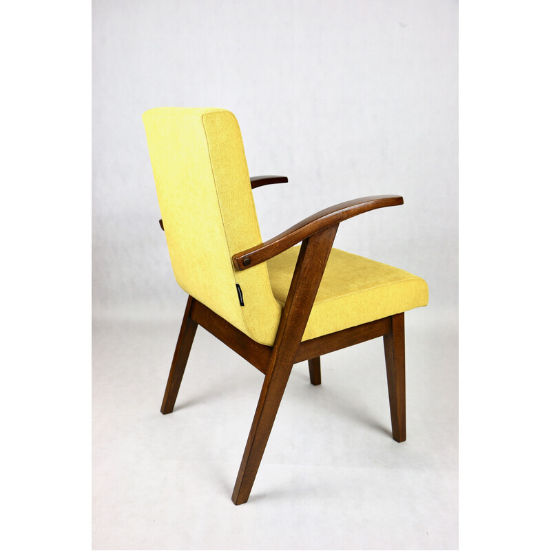 Vintage fauteuil in gele stof en gelakt hout van Mieczyslaw Puchala, 1970