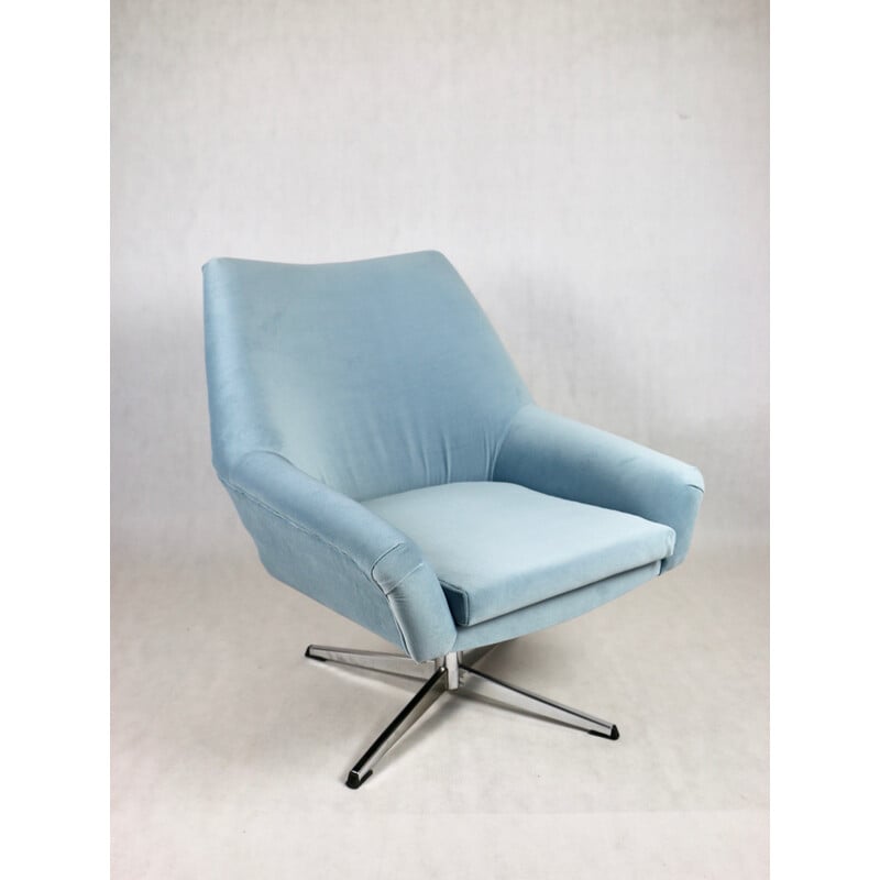 Sillón giratorio vintage de terciopelo azul claro y níquel para Veb Metallwaren Naumburg, años 80