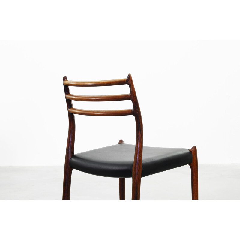 Suite de 5 chaises modèle 78 en palissandre et cuir, Niels O. Moller - 1960