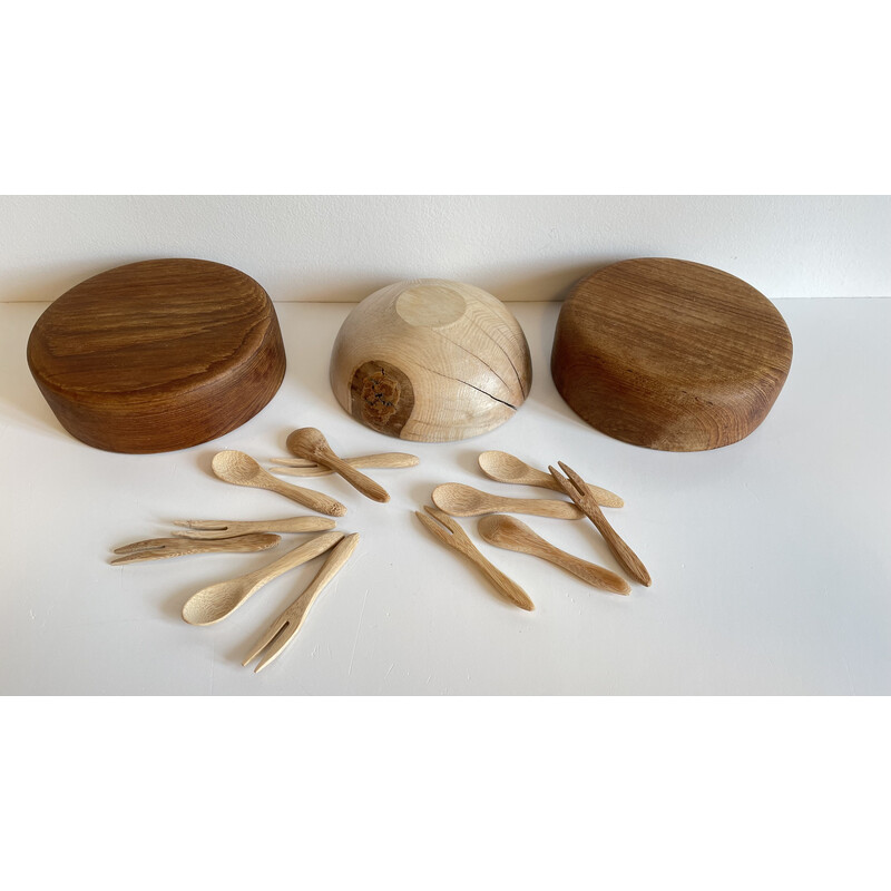 Conjunto de 3 tigelas e 12 peças de talheres escandinavos em madeira e teca