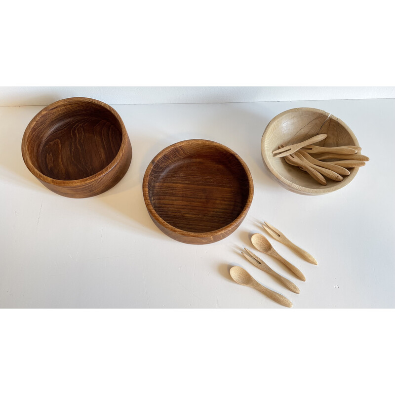 Conjunto de 3 tigelas e 12 peças de talheres escandinavos em madeira e teca