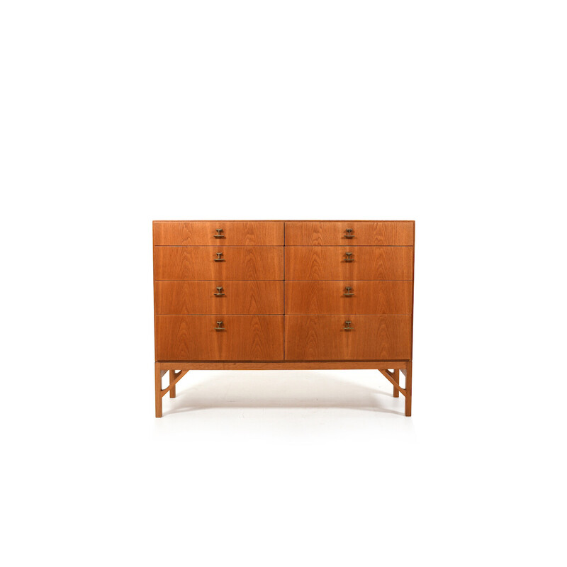 Vintage chest of 8 drawers no234 in oakwood and brass by Børge Mogensen for Fdb Møbler, Denmark 1960