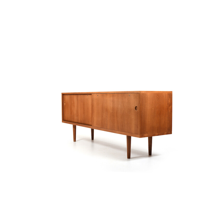 Vintage Ry-26 sideboard in oakwood and brass by Hans J. Wegner for Ry Møbler, Denmark 1950s