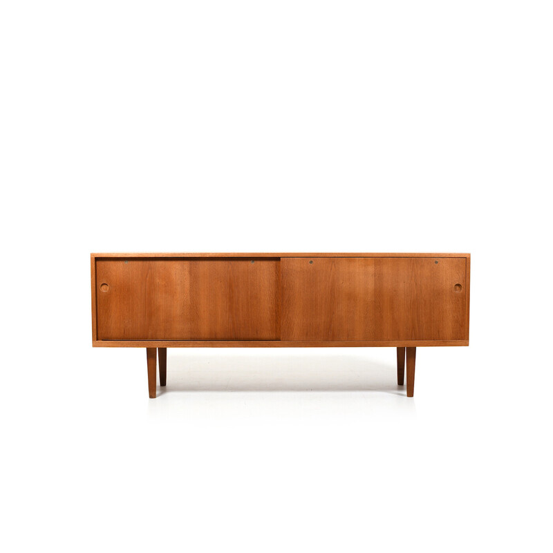 Vintage Ry-26 sideboard in oakwood and brass by Hans J. Wegner for Ry Møbler, Denmark 1950s