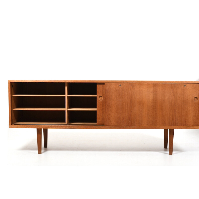 Vintage Ry-26 sideboard in oakwood and brass by Hans J. Wegner for Ry Møbler, Denmark 1950s