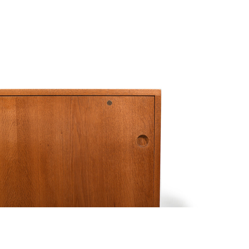 Vintage Ry-26 sideboard in oakwood and brass by Hans J. Wegner for Ry Møbler, Denmark 1950s