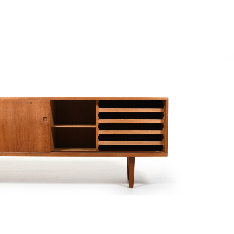 Vintage Ry-26 sideboard in oakwood and brass by Hans J. Wegner for Ry Møbler, Denmark 1950s