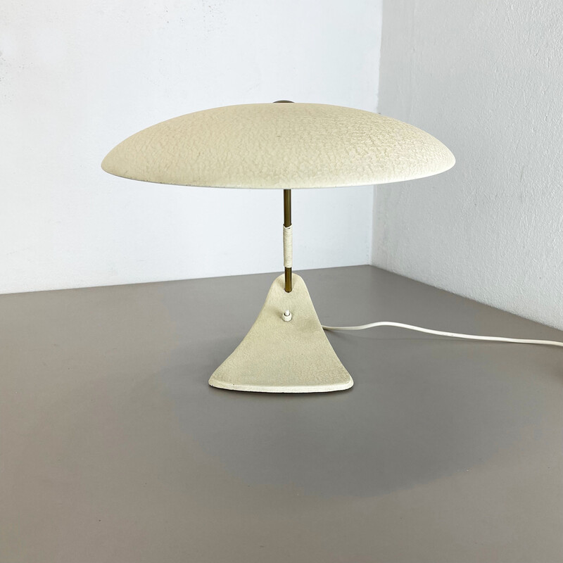 Lampada da tavolo vintage Bauhaus in metallo beige e ottone, Austria, anni '50