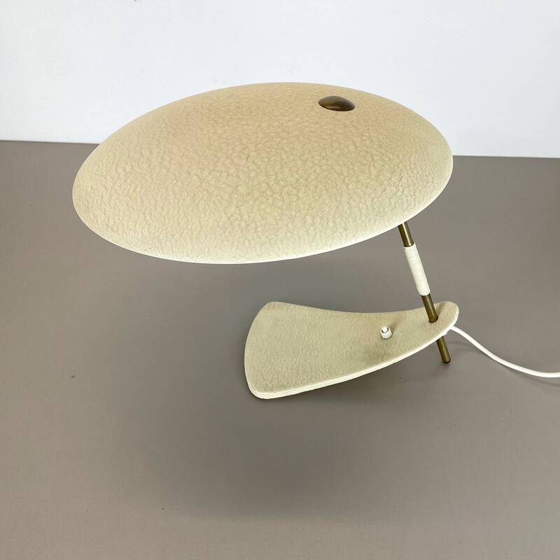 Lámpara de escritorio vintage Bauhaus de metal beige y latón, Austria años 50