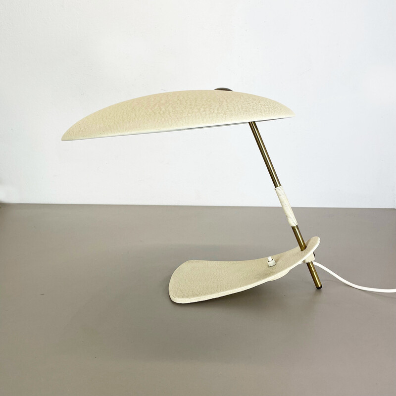 Lámpara de escritorio vintage Bauhaus de metal beige y latón, Austria años 50
