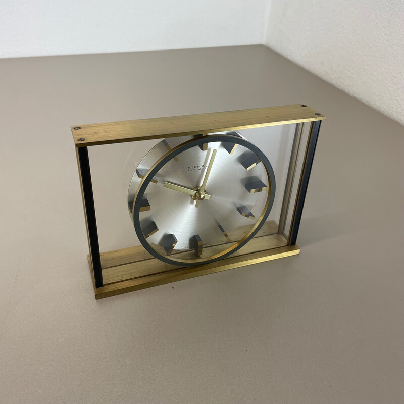Horloge de table vintage Hollywood Regency en laiton et verre par Kienzle, Allemagne 1970