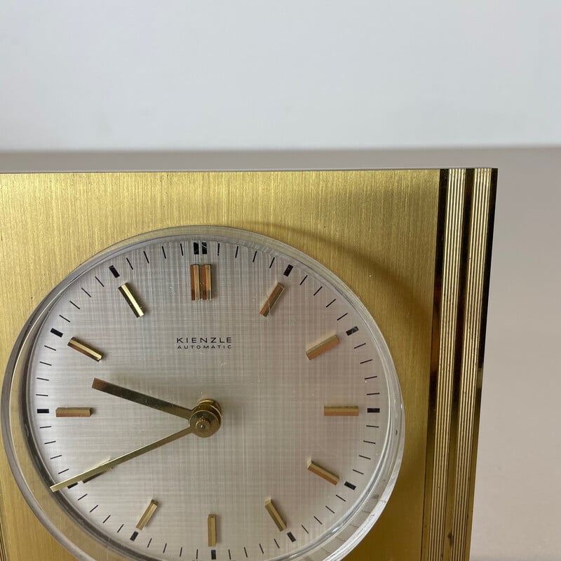 Horloge de table vintage Hollywood Regency en laiton et verre par Kienzle, Allemagne 1960