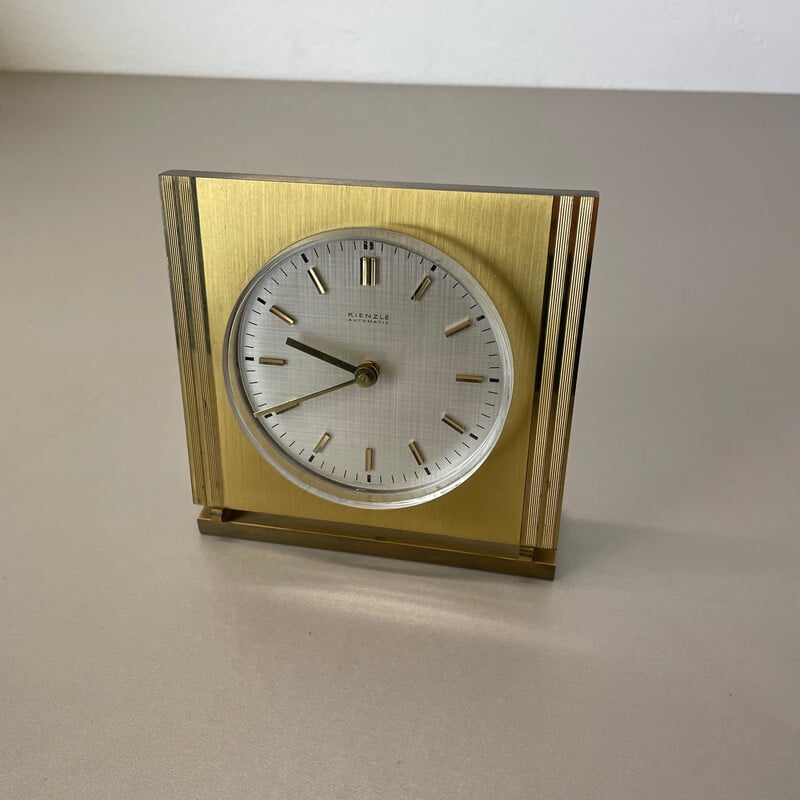 Horloge de table vintage Hollywood Regency en laiton et verre par Kienzle, Allemagne 1960