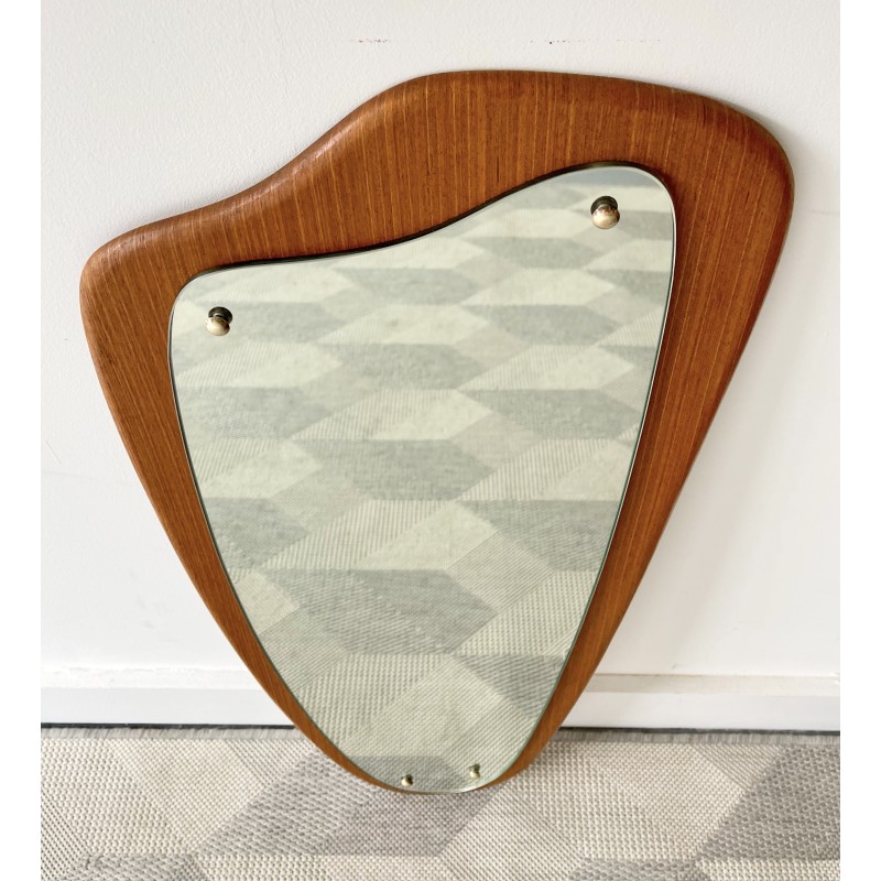 Espejo de pared triangular vintage con marco de teca, años 60
