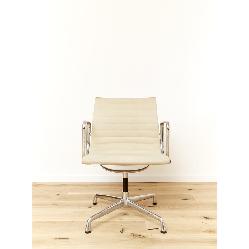 Poltrona girevole vintage Ea108 di Charles e Ray Eames per Vitra