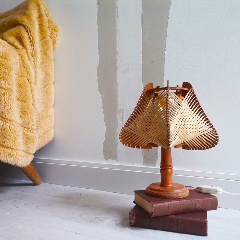 Lámpara de mesa portuguesa boho de mediados de siglo en madera y paja, años 60