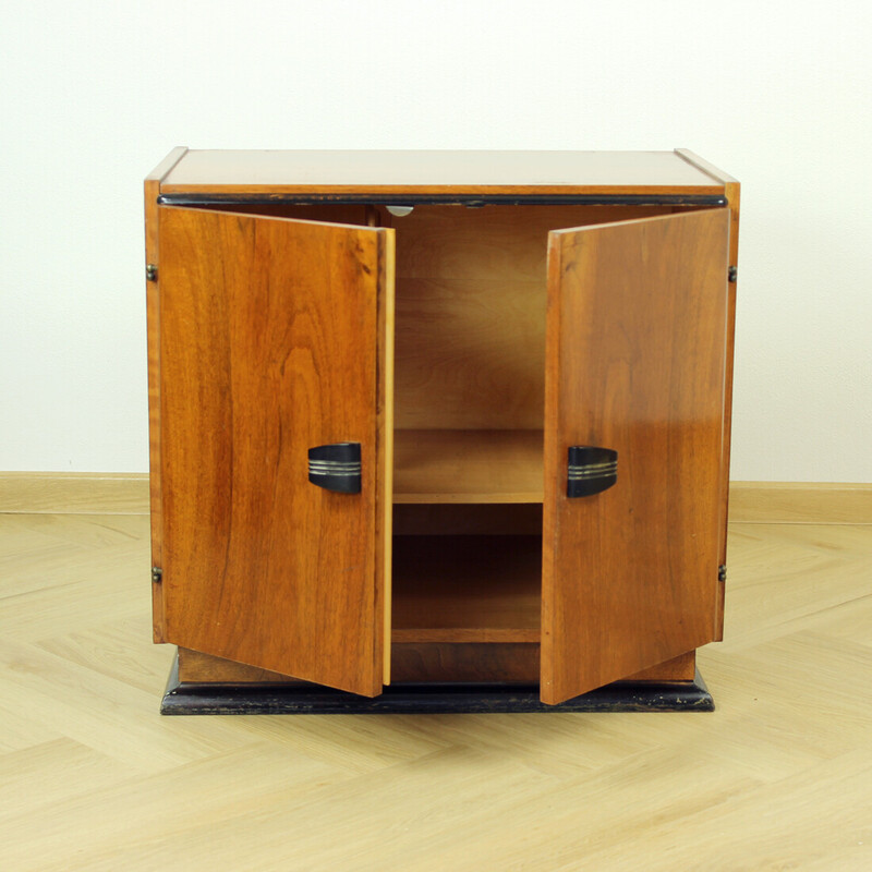 Aparador Art Decó de época en madera de roble y chapa de nogal, Checoslovaquia años 40