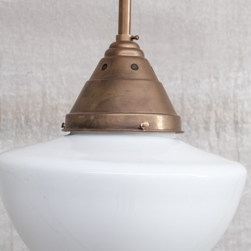 Vintage opaline en messing glazen hanglamp, Frankrijk 1950