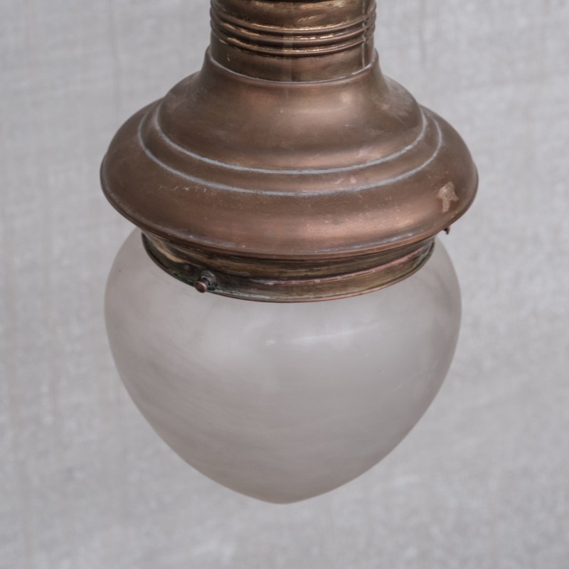 Pareja de lámparas colgantes vintage de latón y cristal, Francia años 50
