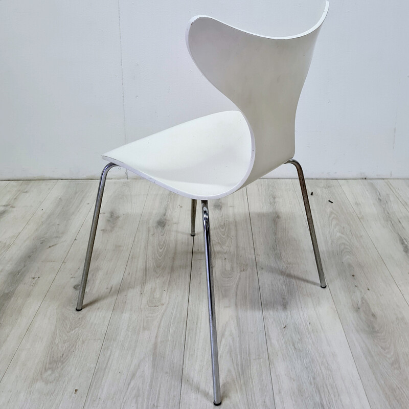 Vintage model 3108 "Lily" or "seagull" chair by Arne Jacobsen for Fritz Hansen, Denmark 1976