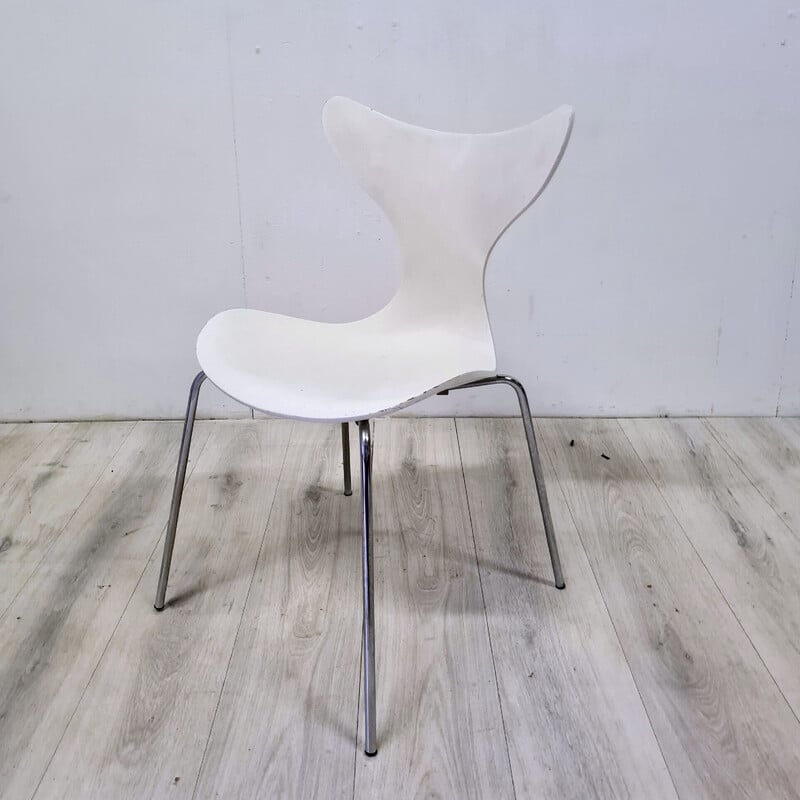 Vintage model 3108 "Lily" or "seagull" chair by Arne Jacobsen for Fritz Hansen, Denmark 1976